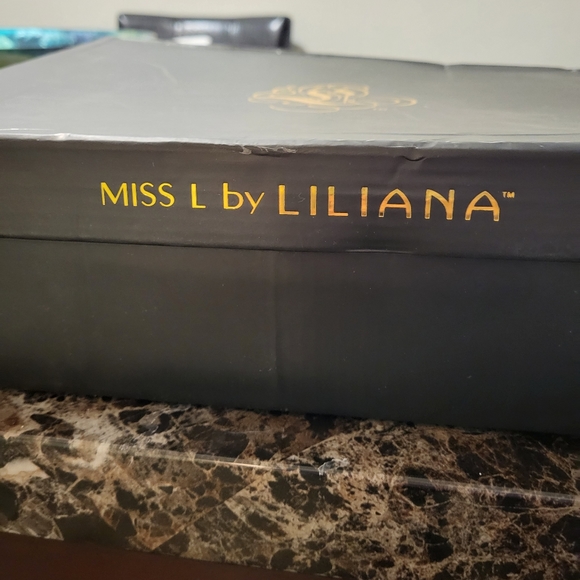 Beautiful snake color knee high boots. Brand new in box and never worn. Size 9 - Picture 6 of 9